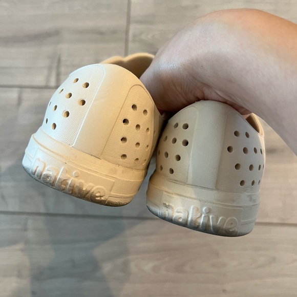 Native Women’s 7 - Picture 3 of 3